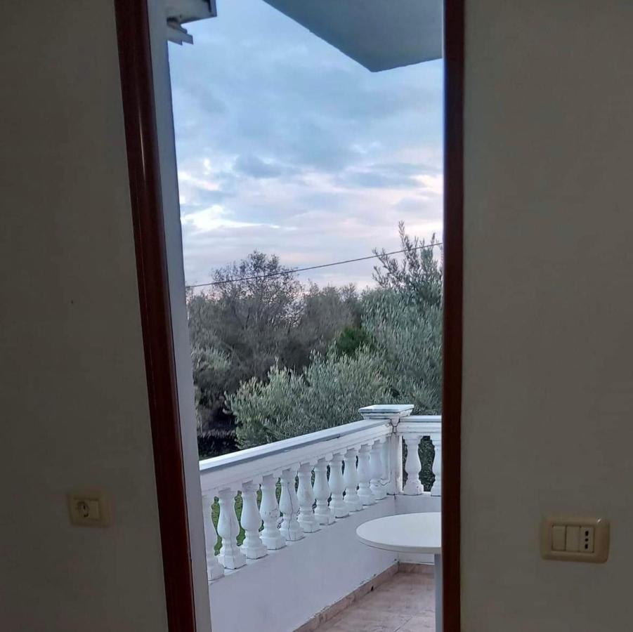 Irini'S Guesthouse Qeparo Luaran gambar