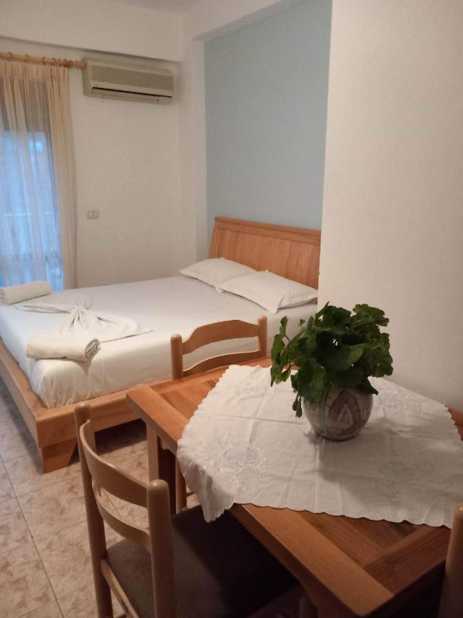 Irini'S Guesthouse Qeparo Luaran gambar