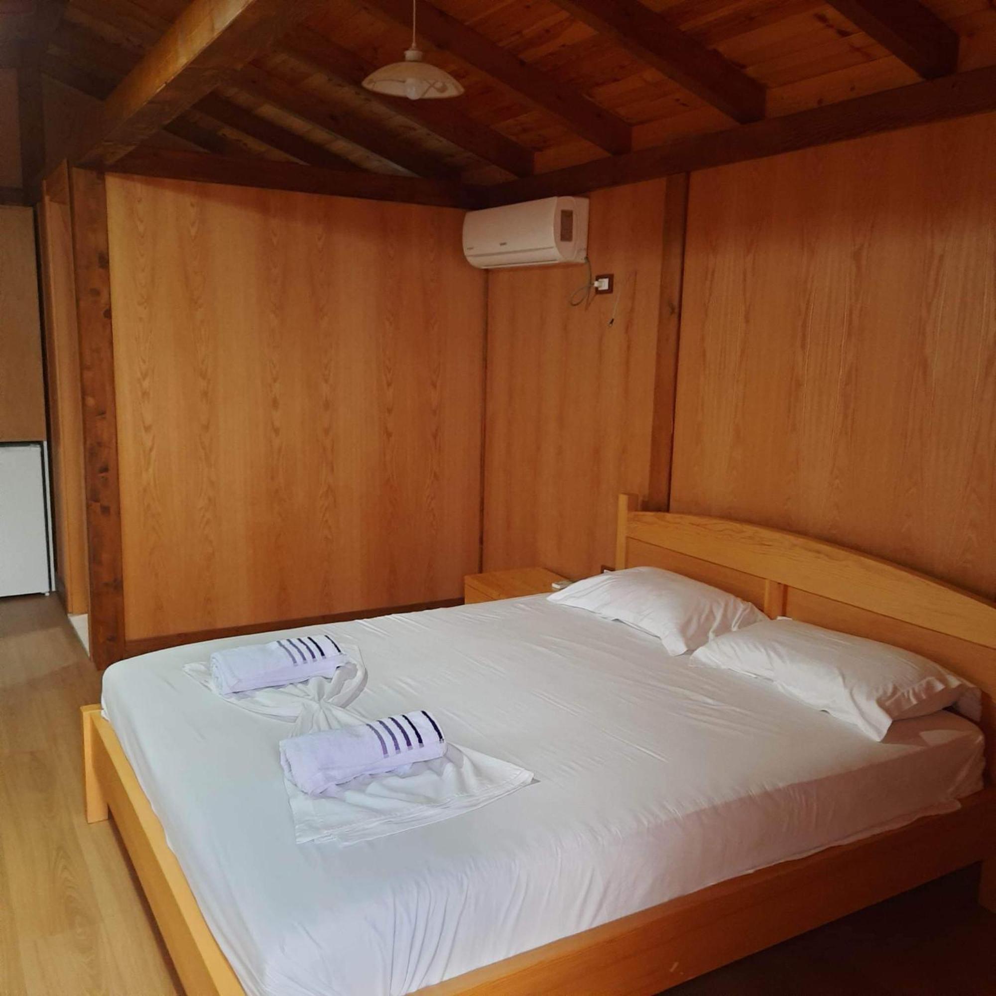 Irini'S Guesthouse Qeparo Luaran gambar