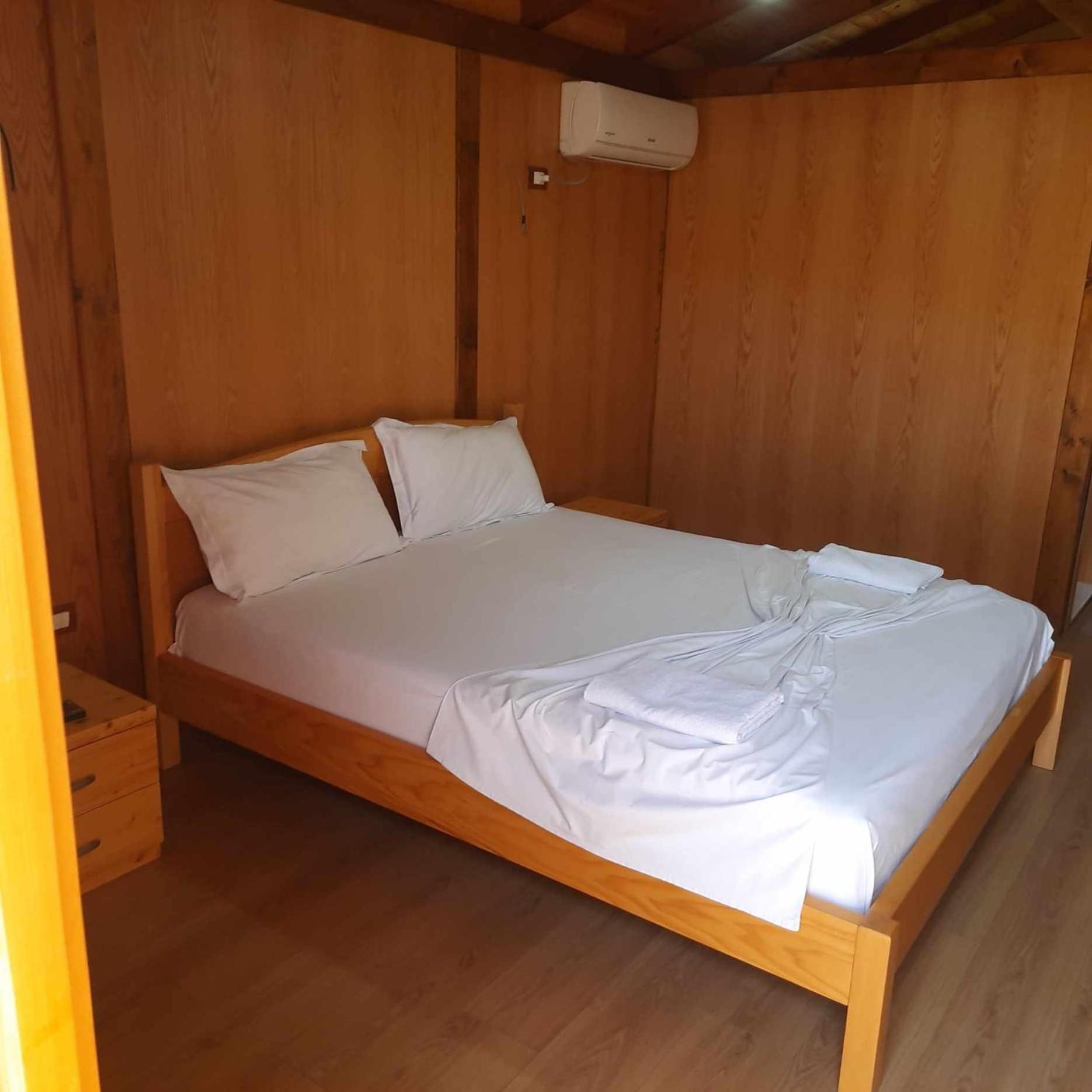 Irini'S Guesthouse Qeparo Luaran gambar