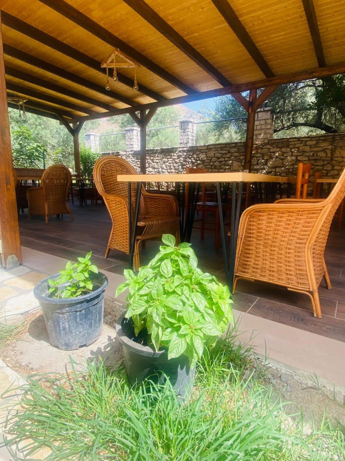 Irini'S Guesthouse Qeparo Luaran gambar
